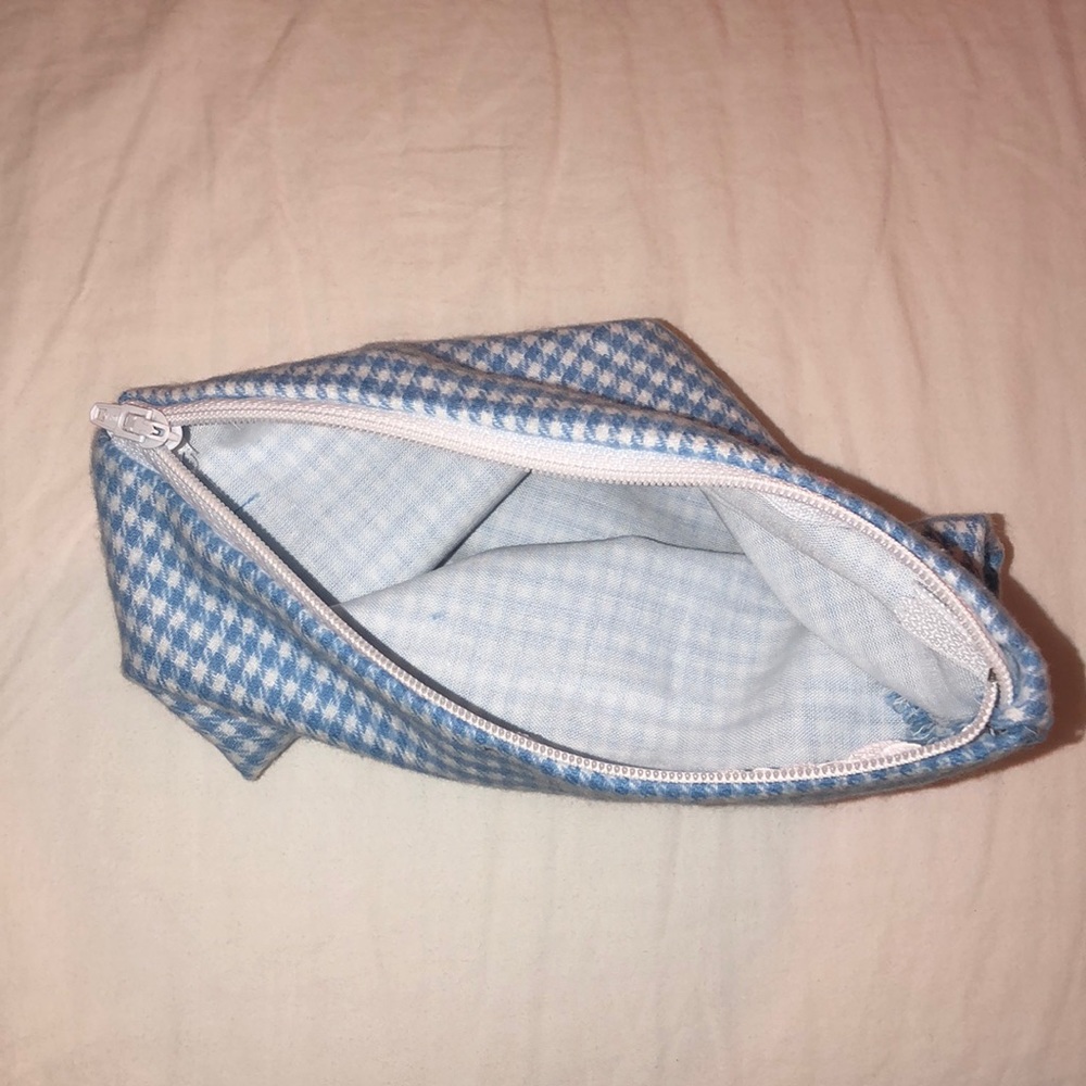 pouch - Picture 3 of 3